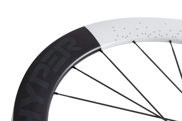 Lún HYPER LIGHT carbon wheel, two-tone deep rim: matte black & speckled white. Product appearance.