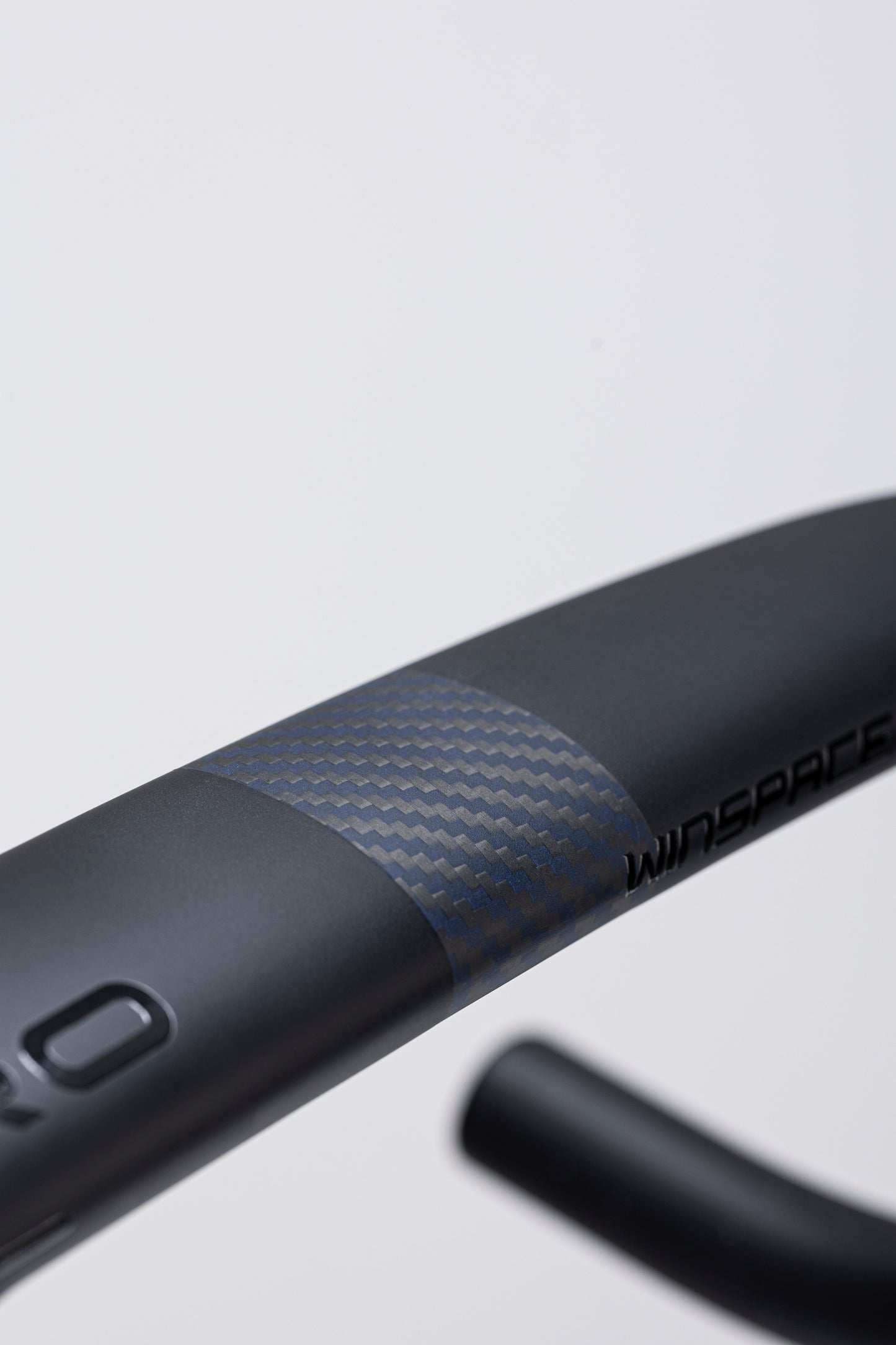 Matte black carbon fiber Zero K integrated handlebar with textured weave and embossed WINSPACE logo detail.